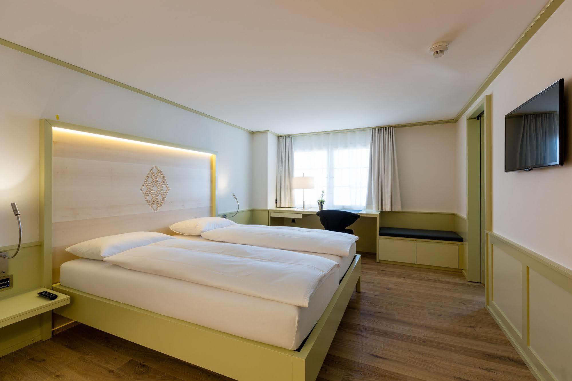 Hotel Krone سبايكر المظهر الخارجي الصورة